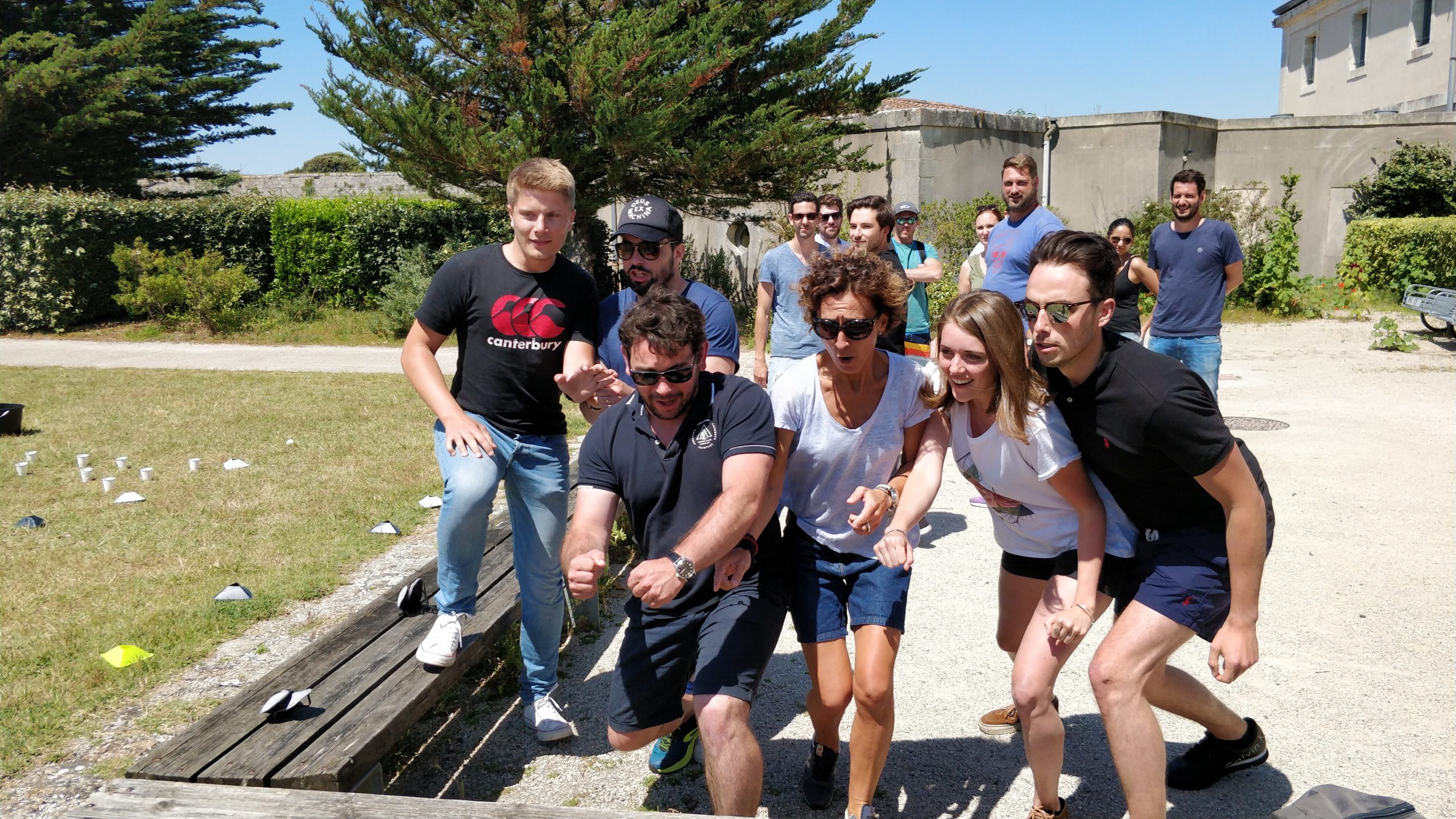 Team Building Nouvelle-Aquitaine : participants réunis lors d'une expérience Ose&Nous