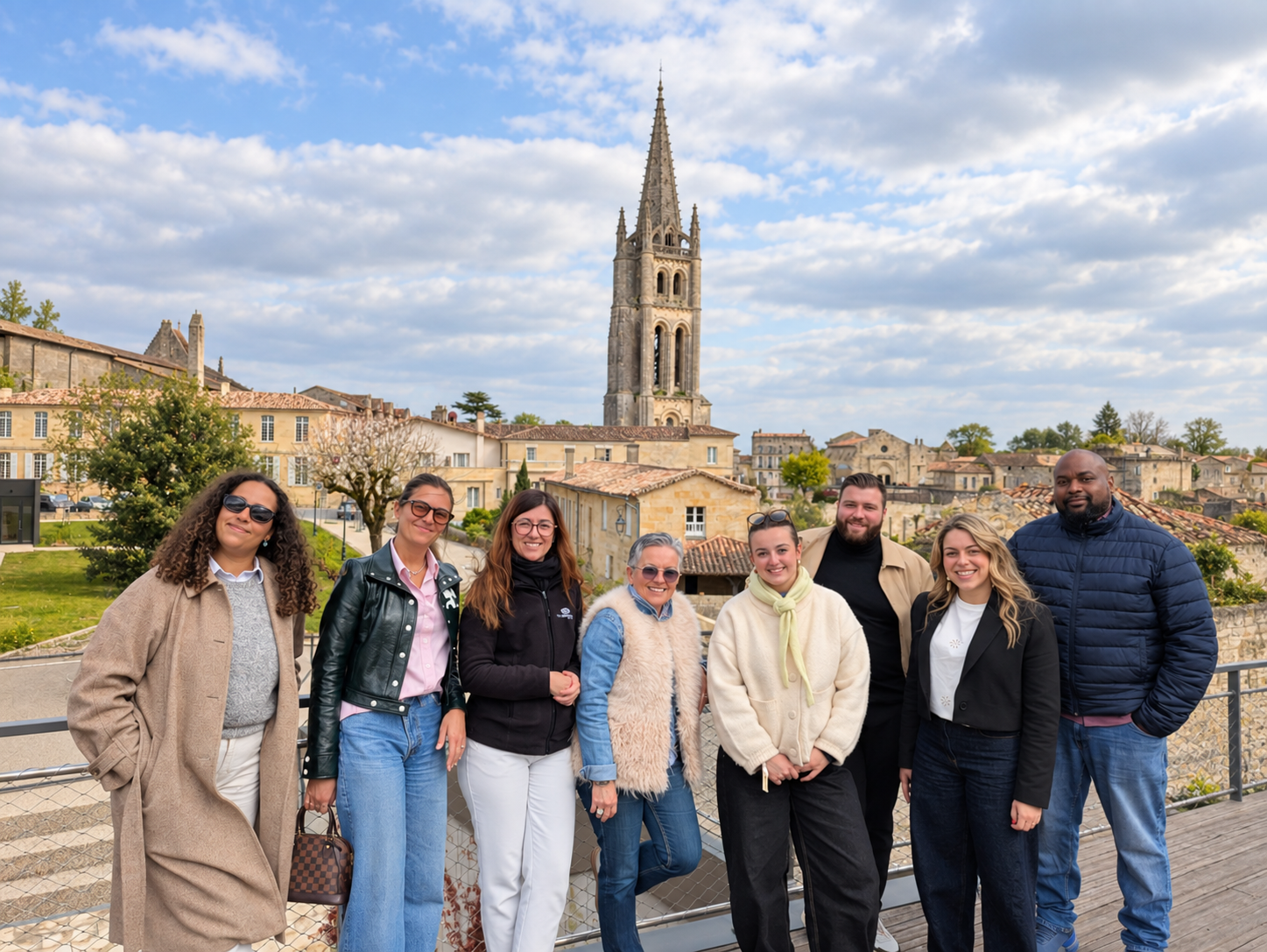 Équipe réunie pendant un team building à Saint-Émilion